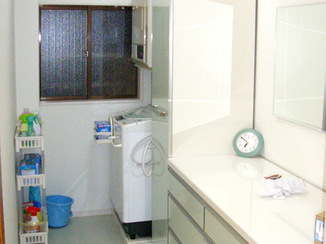 洗面リフォーム スペースの有効利用で収納力アップ