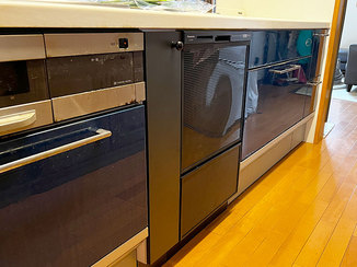 キッチンリフォーム 収納も増えた、サイズをあえて小さくした食器洗い乾燥機